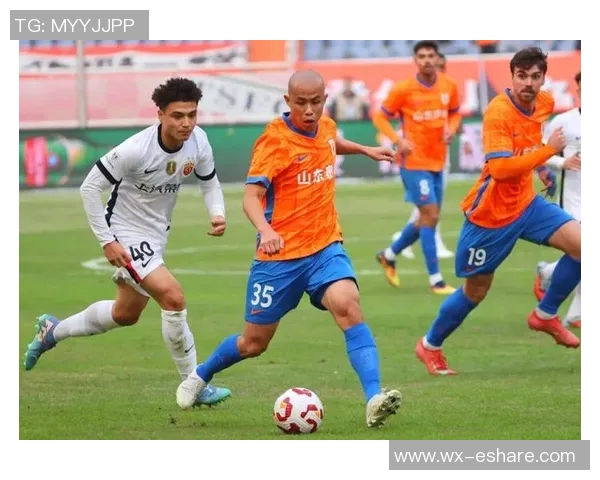 刘洋任意球攻门精彩瞬间引发全场欢呼展现出色技术与比赛智慧