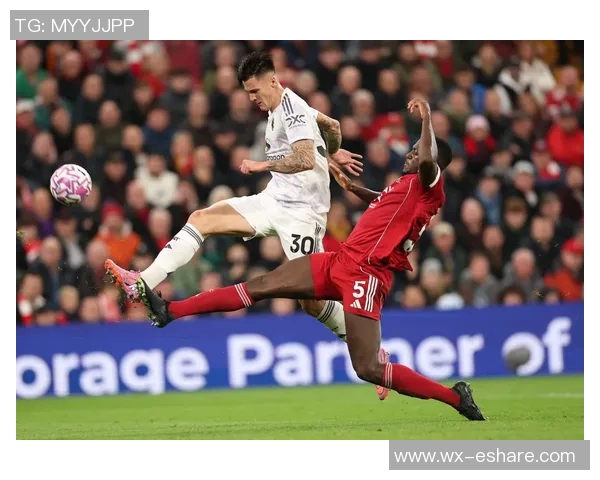 英超联赛即将迎来新一轮激烈角逐，曼联与利物浦的对决备受瞩目